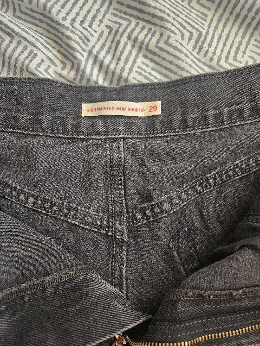 Levi's High Rise Mom Shorts - Picture 4 of 6